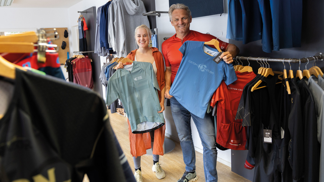 Maria Pfingstl und Dieter Pucker vom Custom Cocoon Studio. Sie ist für die Auftragsabwicklung zuständig, er führt die Geschäfte.