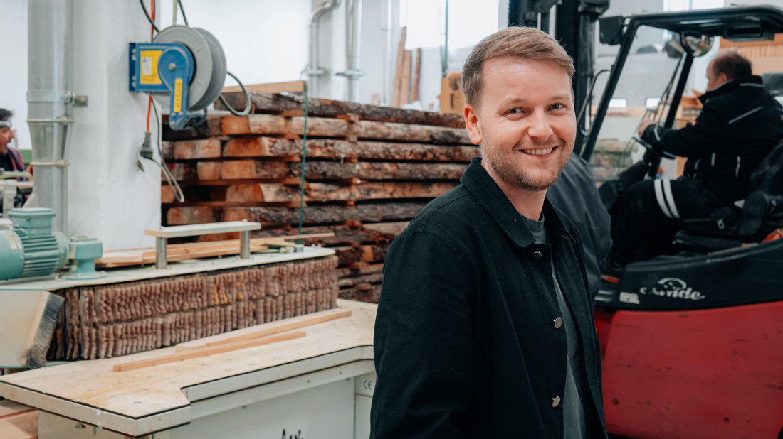 Daniel Abart produziert Zirbenprodukte von Kugeln über Vorratsbehälter bis hin zu Betten.