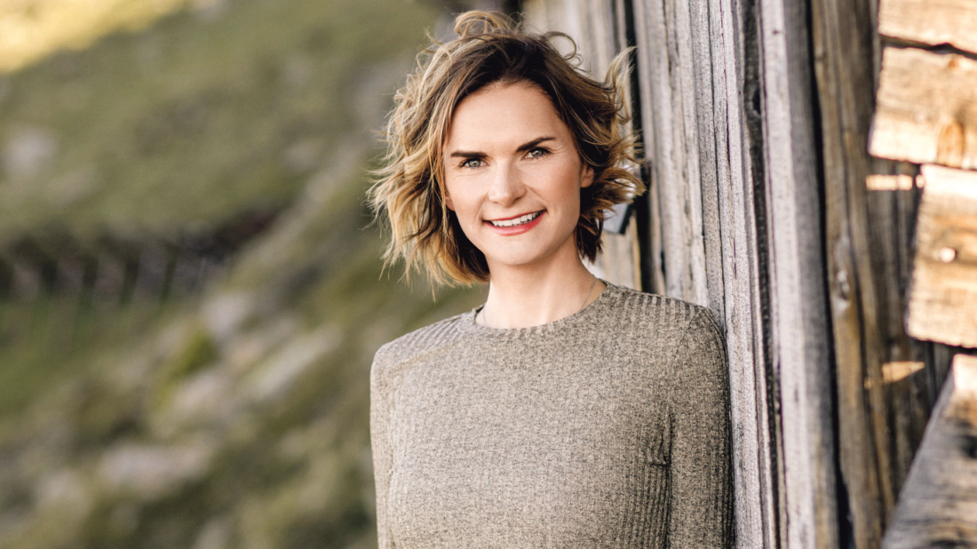 Monika Schmiderer empfiehlt die Zwei-Stunden-Regel: eine Stunde nach dem Aufstehen und eine Stunde vor dem Zubettgehen keine Bildschirmzeit.