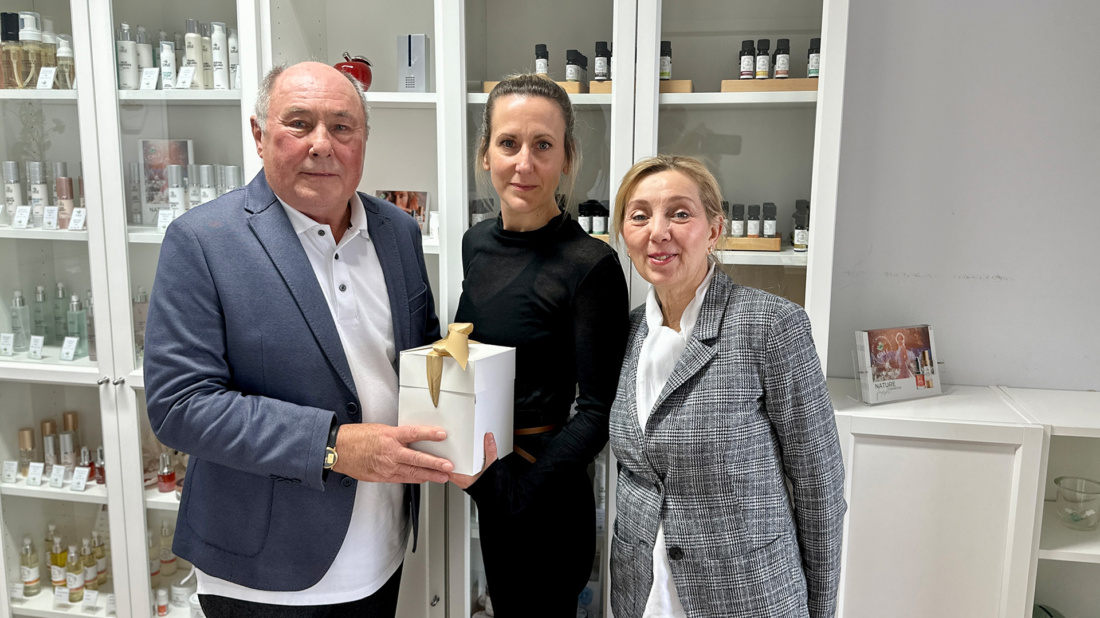 ca_le_cosmetics_erhard_und_karoline_lengfeldner_mit_marianne_scharfegger_mitte