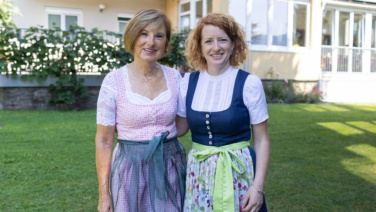Veronika Zorn-Jäger und ­Angelika Zorn-Hagauer führen den ­Marienhof in Annenheim. Die Senior­chefin und ihre Schwiegertochter begrüßen hier Gäste, die die Nähe zu See und Berg schätzen.