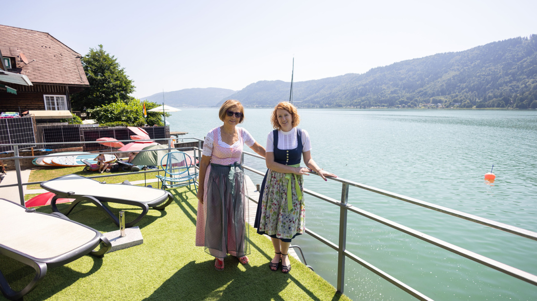 Veronika Zorn-Jäger und ­Angelika Zorn-Hagauer führen den ­Marienhof in Annenheim. Die Senior­chefin und ihre Schwiegertochter begrüßen hier Gäste, die die Nähe zu See und Berg schätzen.